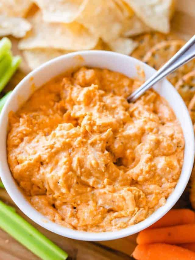 EASY BUFFALO CHICKEN DIP